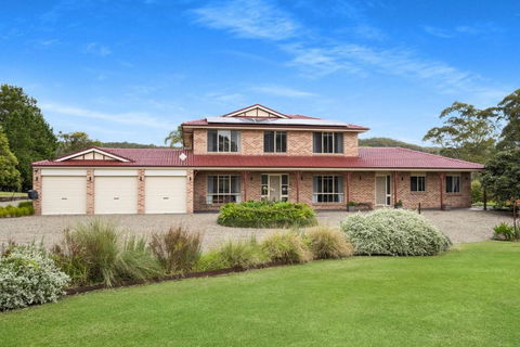 Roxy - A Secluded Luxury Estate Near Berry, Where Serenity Meets Family Comfort - Accommodation Noosa 1