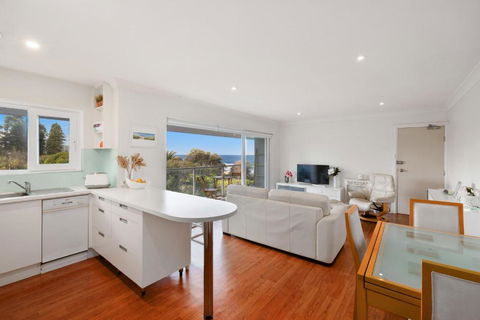 Royal Surf - Direct Beachfront - Accommodation Noosa 3