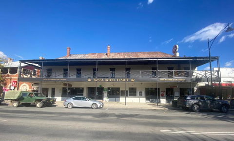 Royal Hotel - Accommodation Noosa 1