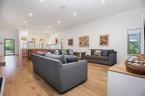 Russell Street Retreat - Accommodation Noosa 0