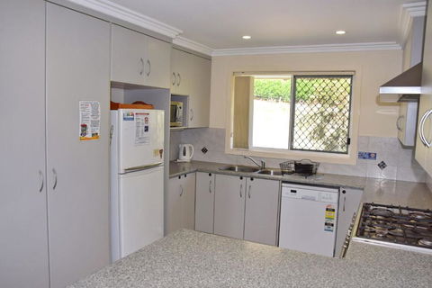 Salty Kisses - Bring Your Own Linen. - Accommodation Noosa 2