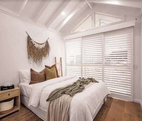 SALTY PALMS On HENLEY -THREE - Accommodation Noosa 0