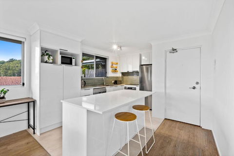Salty Sea Breeze Apartment 500m To Waters Edge - Accommodation Noosa 1