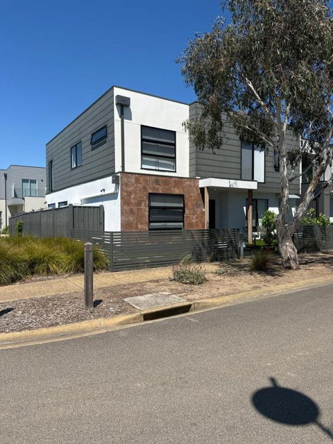 Sanary A Modern Beach Home In Martha Cove - Accommodation Noosa 0