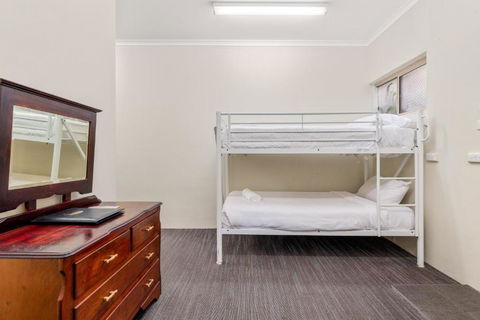 Sanctuary Resort Motor Inn - Accommodation Noosa 2