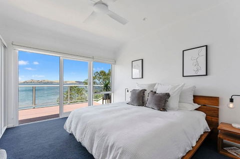 Sandy Bay Beachfront Oasis Direct Beach Access - Accommodation Noosa 3