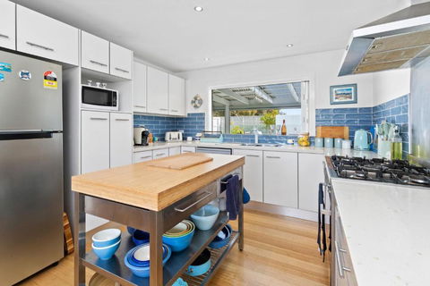 SANTORINI BEACH HOUSE SAFETY BEACH - Accommodation Noosa 2
