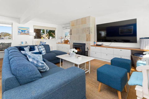 SANTORINI BEACH HOUSE SAFETY BEACH - Accommodation Noosa 1