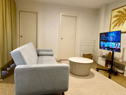 Spacious Self-Contained Guest Suite - Accommodation Noosa 2