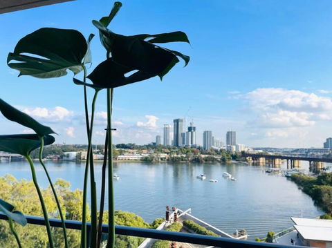Stunning Waterfront 3 Bedroom Condo With Pool, BBQ - Accommodation Noosa 1