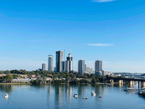 Stunning Waterfront 3 Bedroom Condo With Pool, BBQ - Accommodation Noosa 2