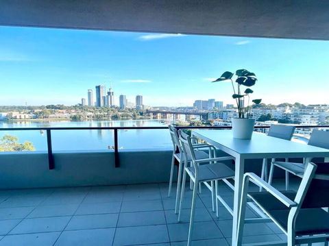 Stunning Waterfront 3 Bedroom Condo With Pool, BBQ - Accommodation Noosa 0