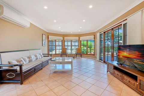 Sunny 5BR House With Private Pool In Carlingford - Accommodation Noosa 2