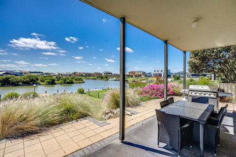 T2 12 Wentworth Pde Hindmarsh Island - No Linen Included - Accommodation Noosa 1