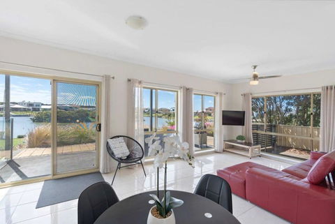 T2 12 Wentworth Pde Hindmarsh Island - No Linen Included - Accommodation Noosa 3