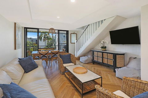 TARA7- On Trend At Taranaki - Accommodation Noosa 0