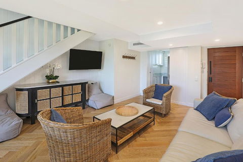 TARA7- On Trend At Taranaki - Accommodation Noosa 3