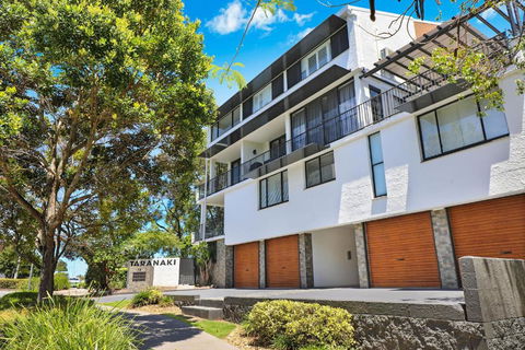 TARA7- On Trend At Taranaki - Accommodation Noosa 1