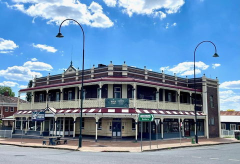 The Bolt Inn - Accommodation Noosa 0