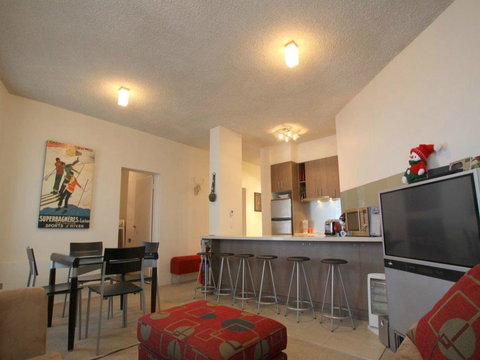 Beehive 18 - Accommodation Noosa 3