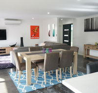 Ben's Place - modern  convenient - Accommodation Noosa