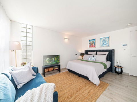 XQ Collection La Casa De Frida - Modern Studio With Balcony - Accommodation Noosa 3