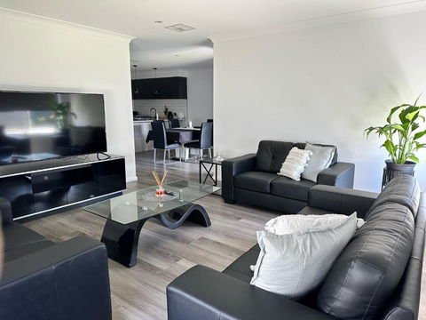 Xquisite - Accommodation Noosa 0