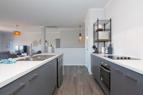 Xanadu - Aldinga Beach - C21 SouthCoast Holidays - Accommodation Noosa 3