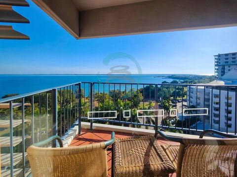 ZEN88 ESPLANADE: 1-BR Top Floor Ocean View Suite - Accommodation Noosa 0