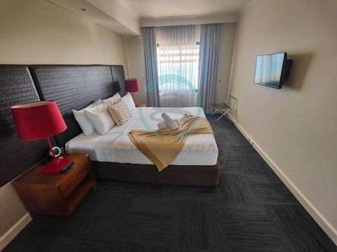 ZEN88 ESPLANADE: 1-BR Top Floor Ocean View Suite - Accommodation Noosa 1