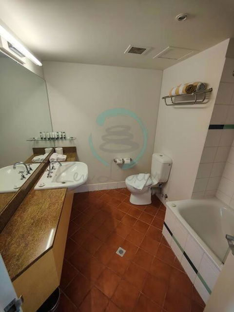 ZEN88 ESPLANADE: 1-BR Top Floor Ocean View Suite - Accommodation Noosa 3