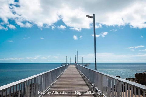 ZEN FORESHORE: 3-BR Nightcliff Foreshore-Front Apt - Accommodation Noosa 3